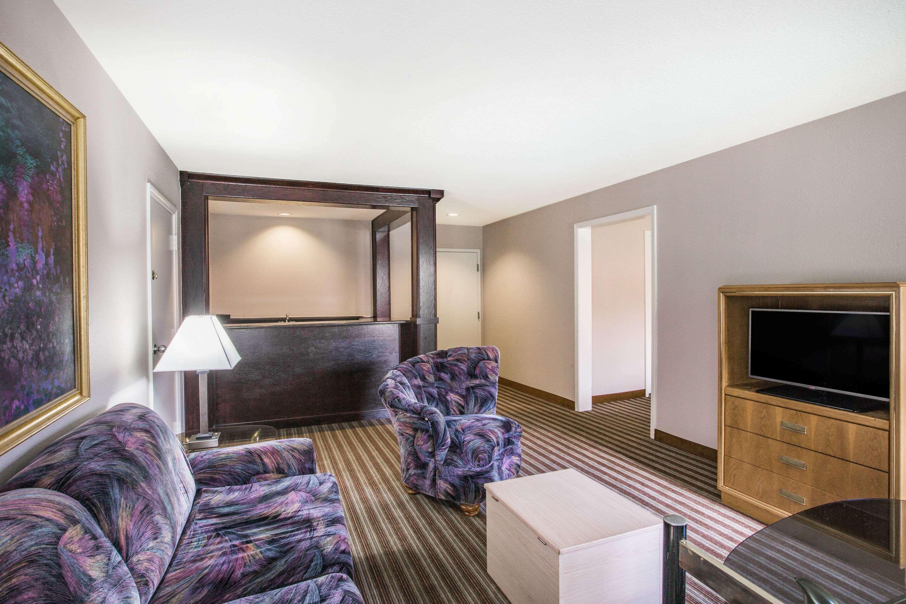 Super 8 By Wyndham Oxford Hotell Exteriör bild